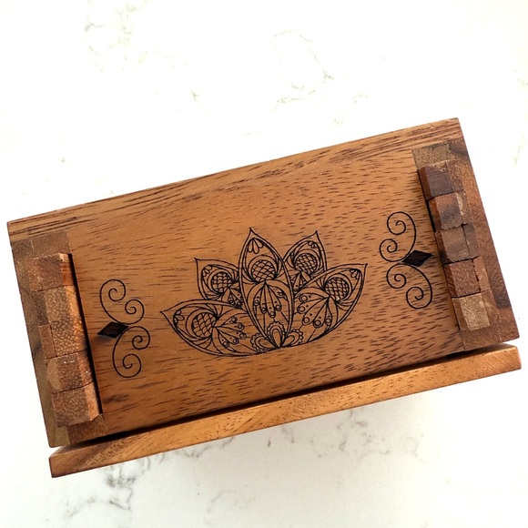 Other - Wooden Lotus Secret Lock Box
Puzzle